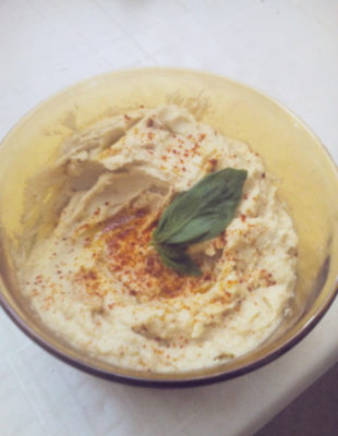 humus-s-menta-i-bosilek-1