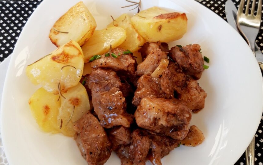 Мариновано свинско с вино и чесън (Carne Vinha d’alhos)