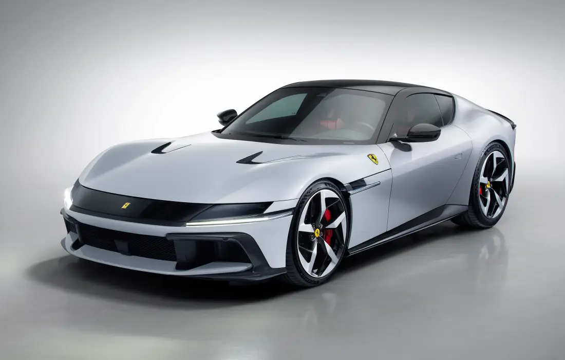 Новото Ferrari 12Cilindri: класиката е модерна!