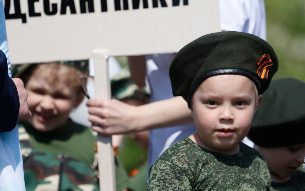 Бебешки военен парад